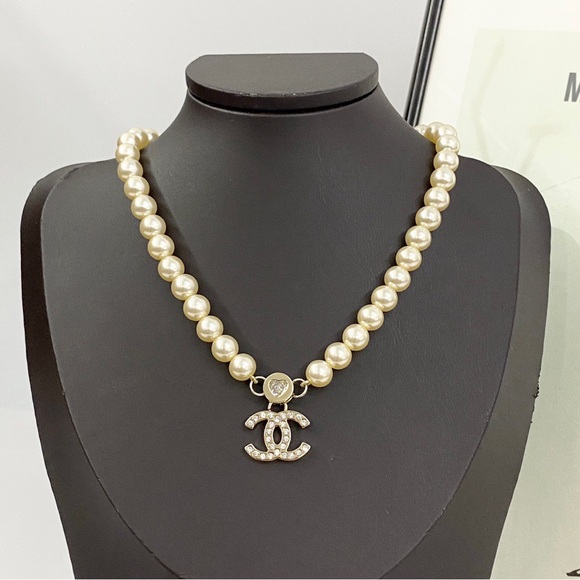 CHANEL Cream Pearl Necklace with Silver Emblem - Picture 1 of 7